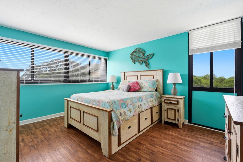 Welcome to Holiday Tower, where coastal convenience and a - photo 3