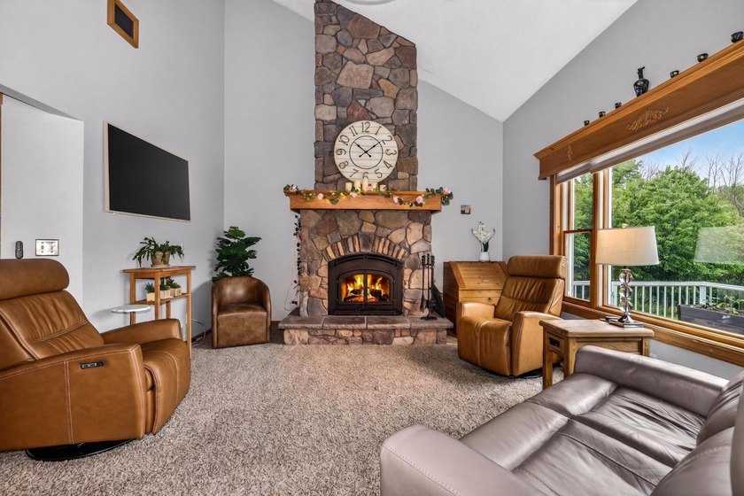 Escape to the Northwoods and discover a rare waterfront retreat - photo 9
