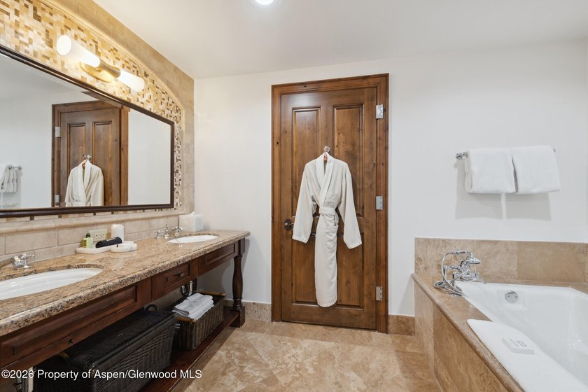 2024 renovations completed (including new decor, furniture - photo 34