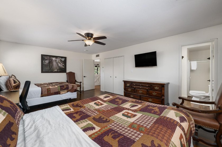 Opportunity awaits! This classic Bass Lake cabin offers the - photo 34