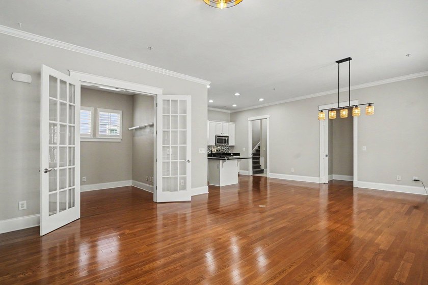 Welcome to this beautifully maintained 3+ bedrooms plus den, 2 - photo 6