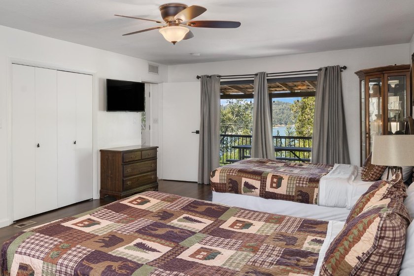 Opportunity awaits! This classic Bass Lake cabin offers the - photo 38