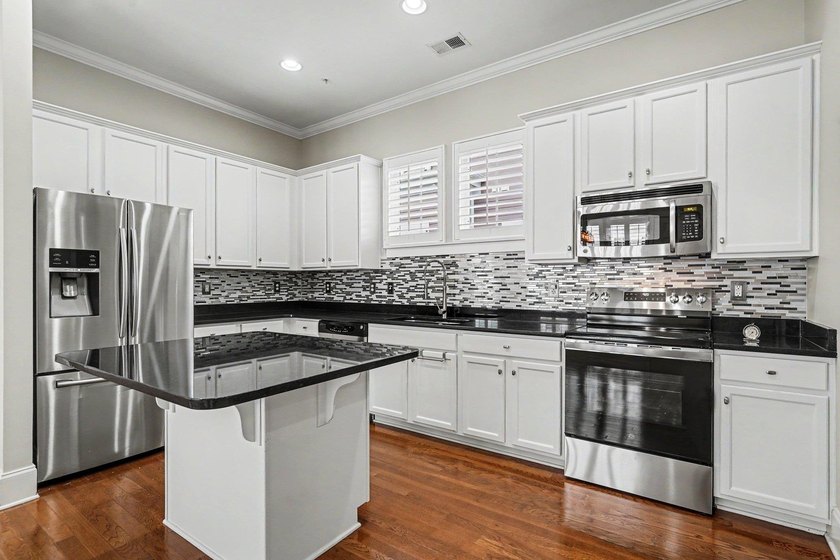 Welcome to this beautifully maintained 3+ bedrooms plus den, 2 - photo 9