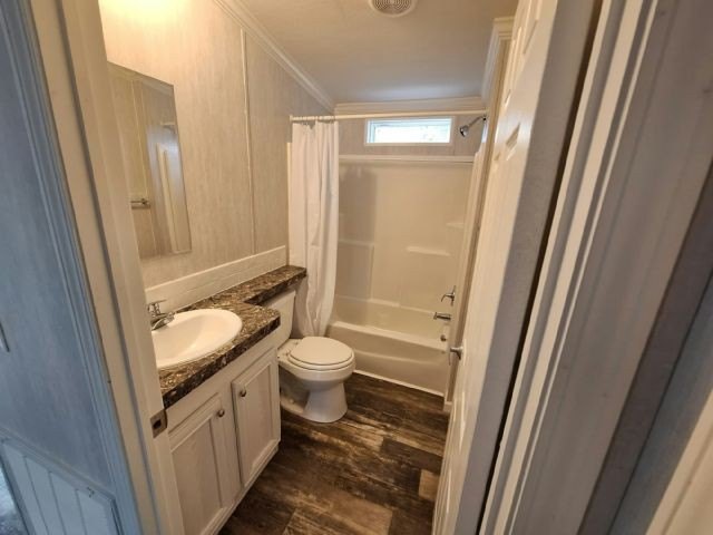 Make your new home in Riverside, a well-maintained - photo 5