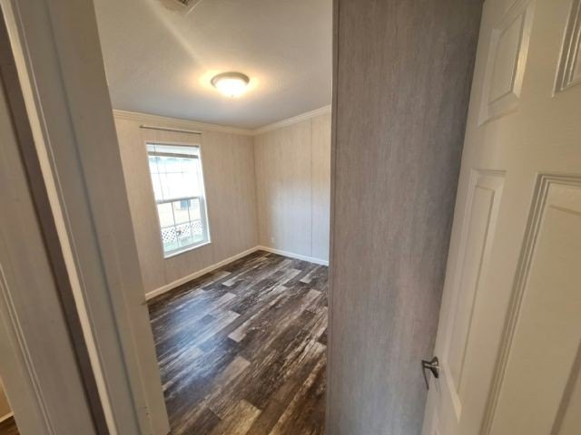 Make your new home in Riverside, a well-maintained - photo 7