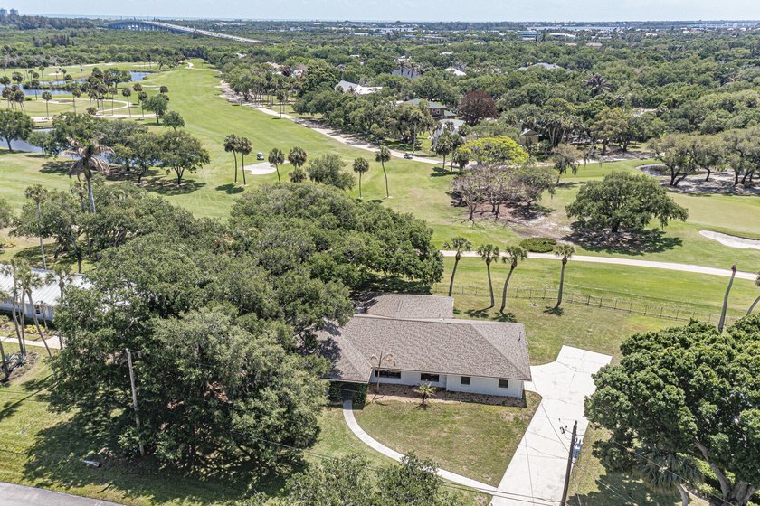 WOW!!! Panoramic View of VBCC Golf course! Set on the 2nd hole - photo 2