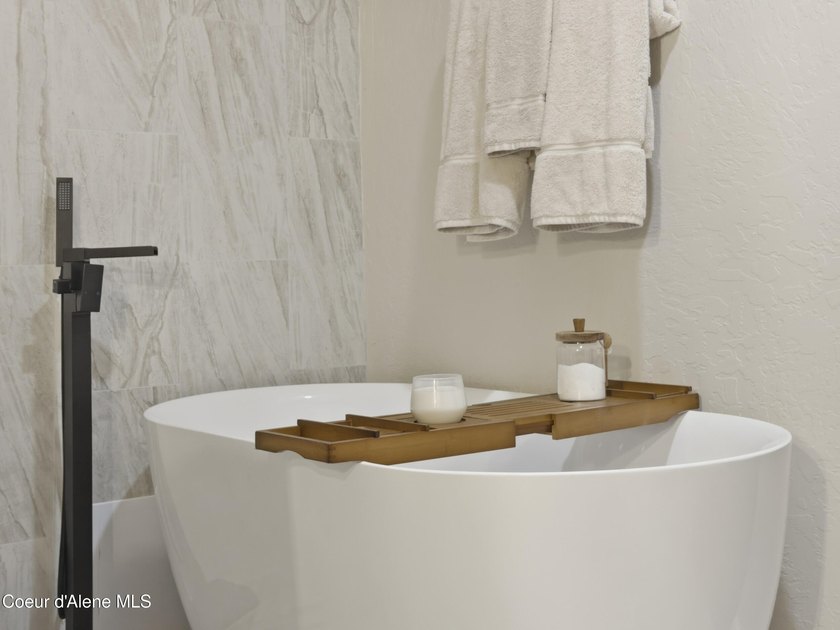Welcome to your mountain escape in scenic Sagle, Idaho! This - photo 44