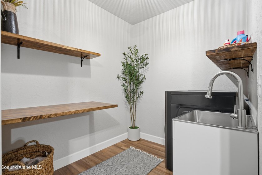 Welcome to your mountain escape in scenic Sagle, Idaho! This - photo 49