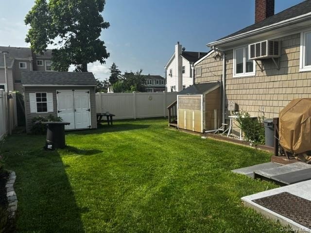 Lindenhurst Ranch, 3 Bedrooms, LR w/ Fireplace, Enclosed Sunroom - photo 3