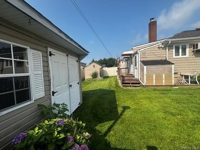 Lindenhurst Ranch, 3 Bedrooms, LR w/ Fireplace, Enclosed Sunroom - photo 4