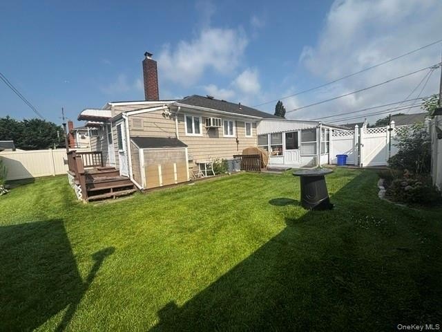 Lindenhurst Ranch, 3 Bedrooms, LR w/ Fireplace, Enclosed Sunroom - photo 5