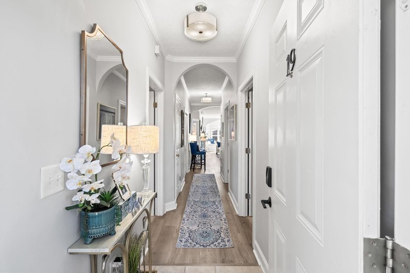 FULLY UPDATED,ELEVATOR BUILDING, PREFESSIONALLY FURNISHED, END - photo 4