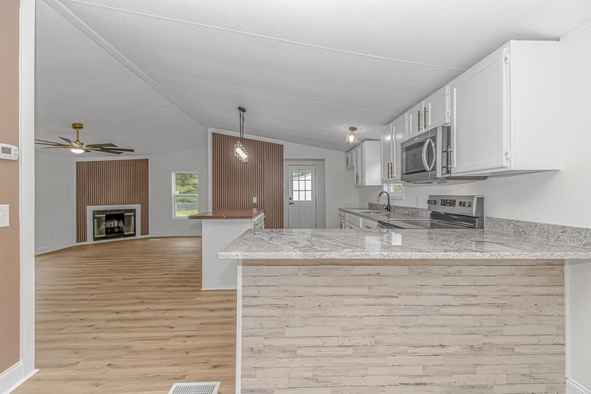 If you are looking to live in a great area of Myrtle Beach, and - photo 9