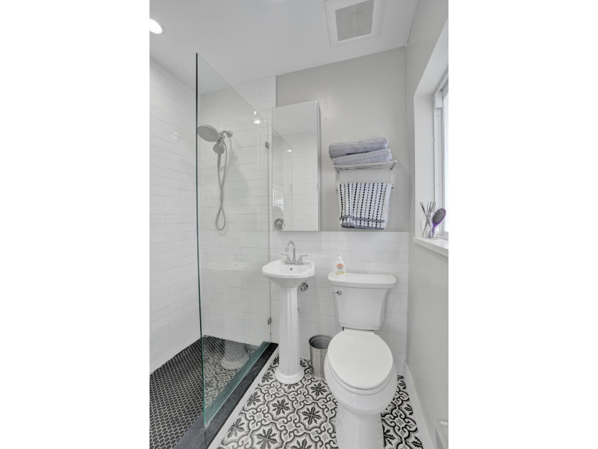 Sought after Lloyd Estates pool &amp; waterfront home across from - photo 16