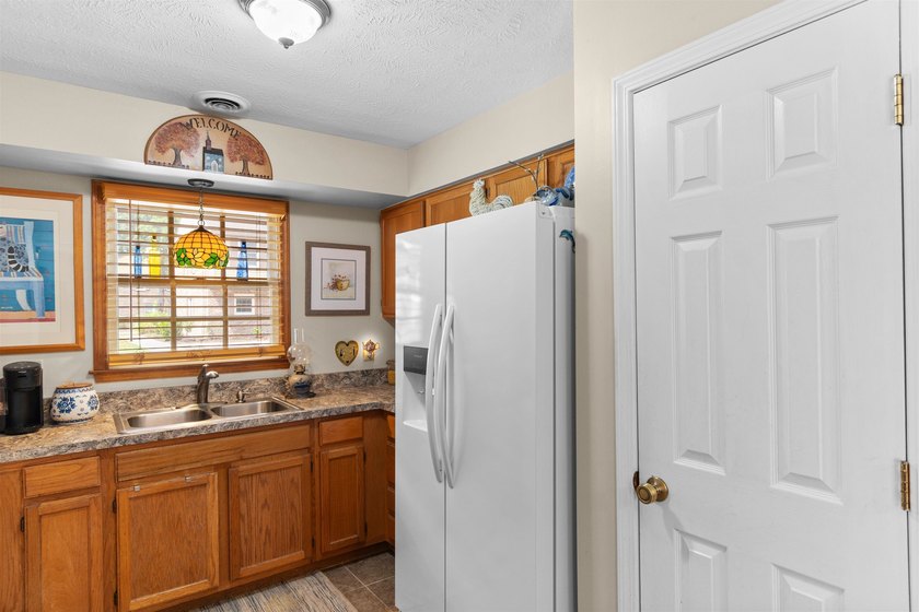 Welcome to this beautifully maintained condo in Carolina Ridge - photo 5