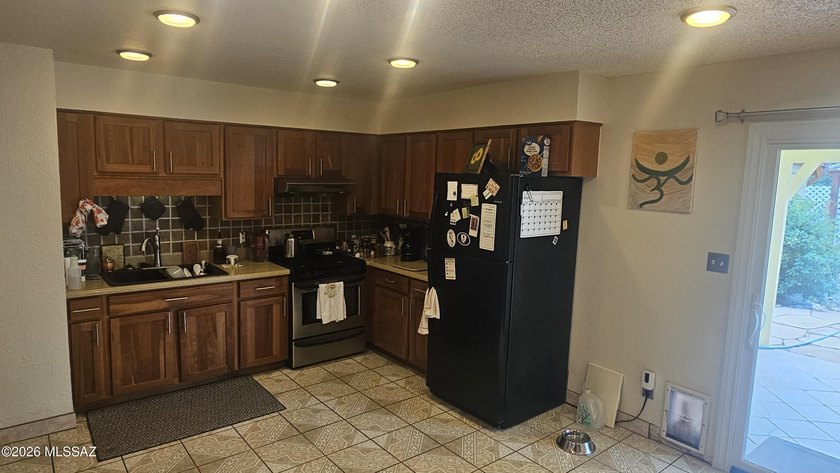 Beautifully maintained home in Benson/St David area. Enjoy the - photo 9