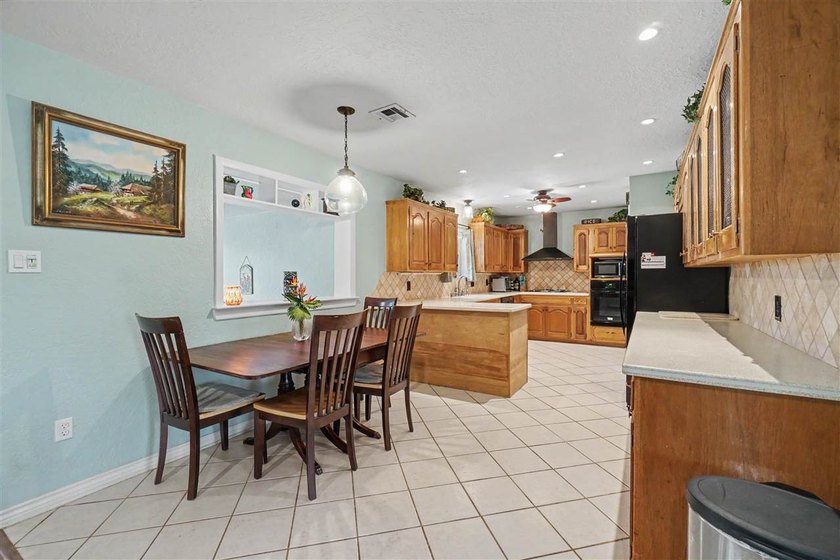 Absolutely beautiful, totally updated home in a prime location! - photo 12