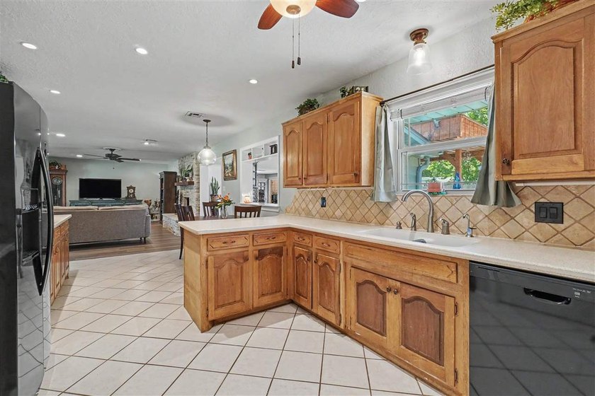Absolutely beautiful, totally updated home in a prime location! - photo 16