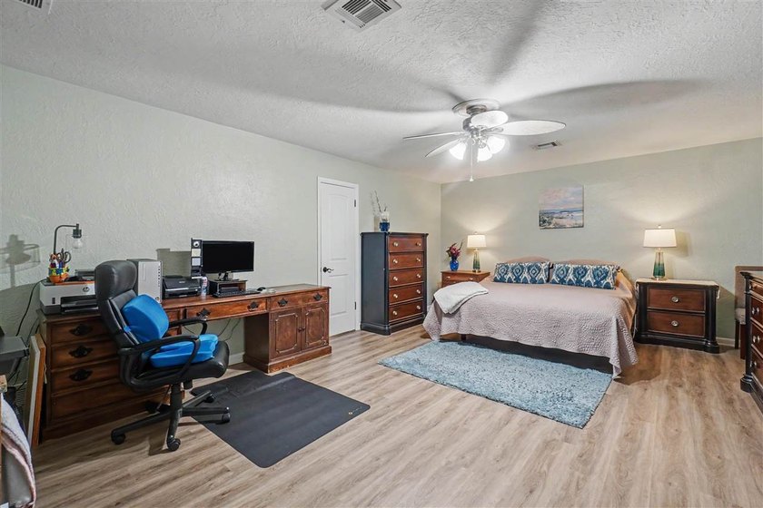Absolutely beautiful, totally updated home in a prime location! - photo 23