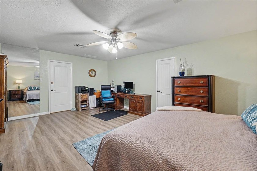 Absolutely beautiful, totally updated home in a prime location! - photo 25