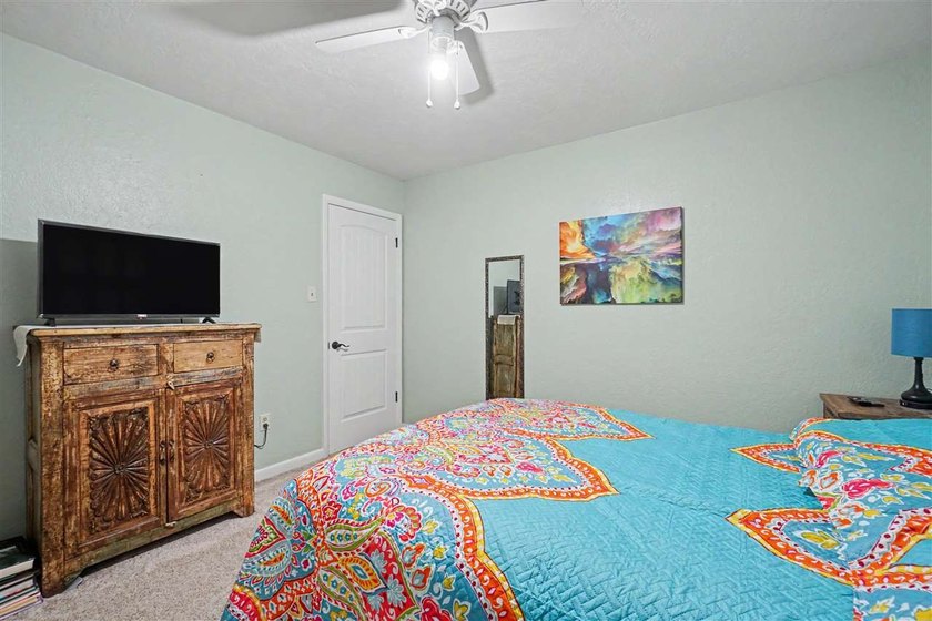 Absolutely beautiful, totally updated home in a prime location! - photo 31