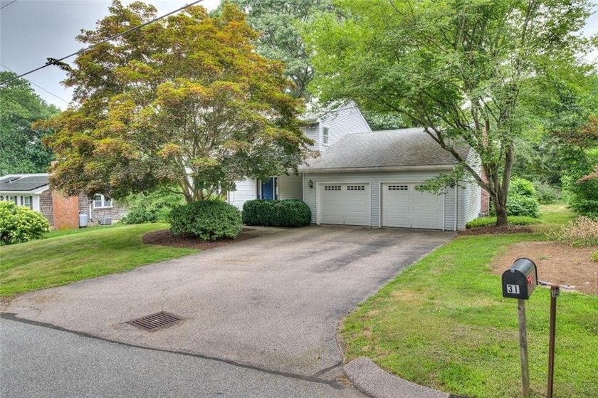 Stunning 3 bed, 2.5 bath Custom Built Colonial nestled in the - photo 4