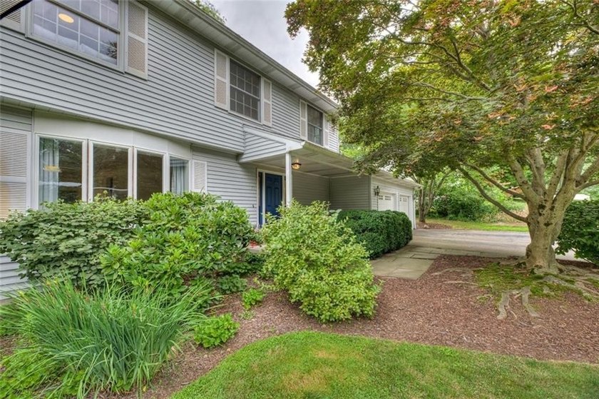 Stunning 3 bed, 2.5 bath Custom Built Colonial nestled in the - photo 5