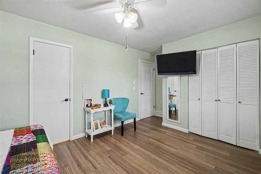 Absolutely beautiful, totally updated home in a prime location! - photo 36