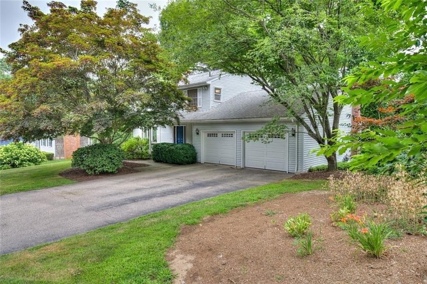 Stunning 3 bed, 2.5 bath Custom Built Colonial nestled in the - photo 6