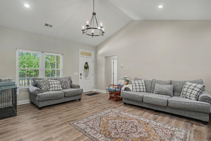 Welcome to this beautifully maintained one story, 3 bedroom, 2 - photo 7