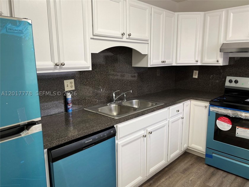Rented for $1,800 until April 2027 ****Spacious Parkview Condo 1 - photo 9