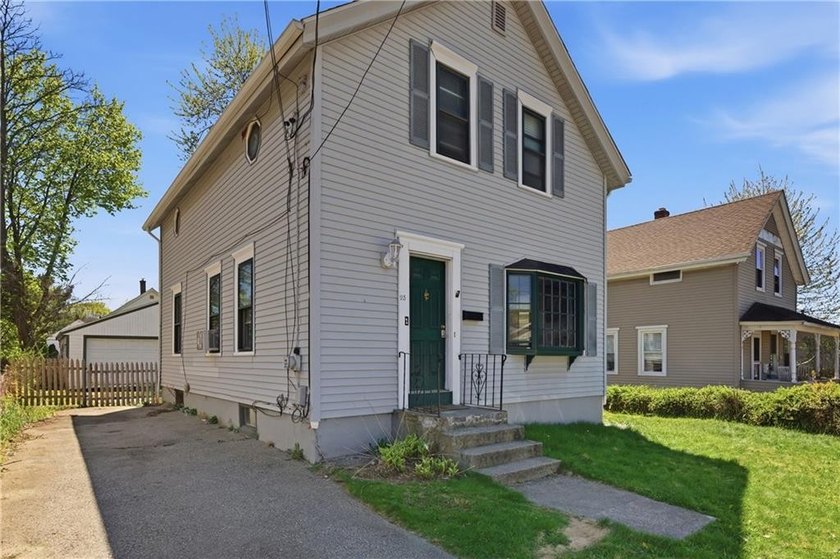 Welcome home to this charming Colonial in the heart of - photo 2