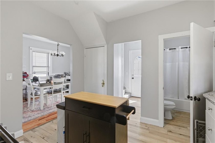 Welcome home to this charming Colonial in the heart of - photo 6