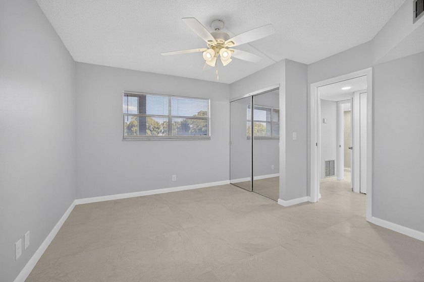 Beautifully remodeled, turnkey 2nd-floor condo in the highly - photo 12