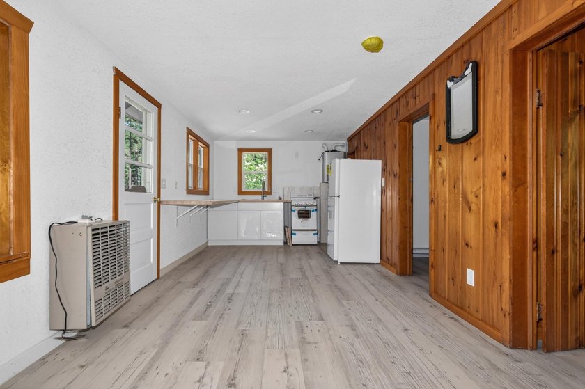 Enjoy carefree Northwoods living in this cozy 2-bedroom, 1-bath - photo 5
