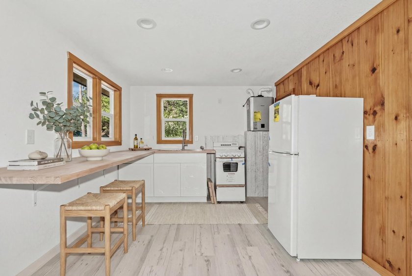 Enjoy carefree Northwoods living in this cozy 2-bedroom, 1-bath - photo 6