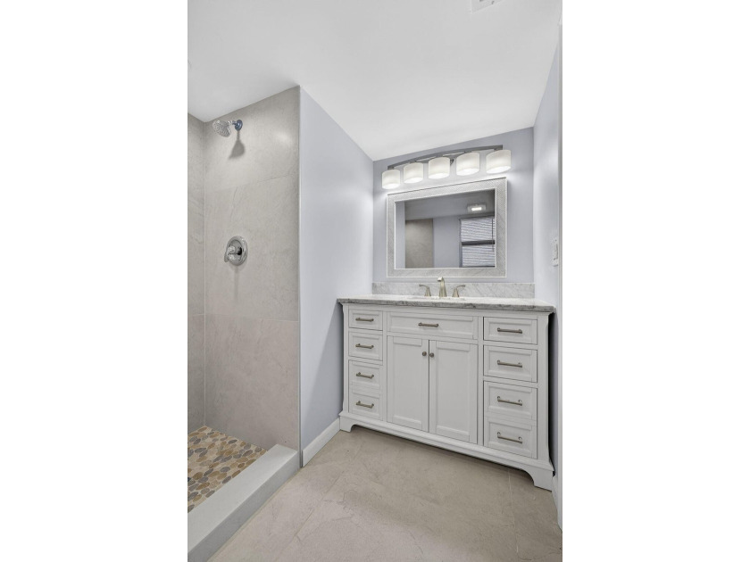 Beautifully remodeled, turnkey 2nd-floor condo in the highly - photo 16