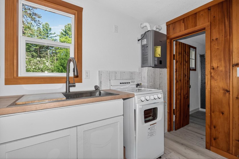 Enjoy carefree Northwoods living in this cozy 2-bedroom, 1-bath - photo 8