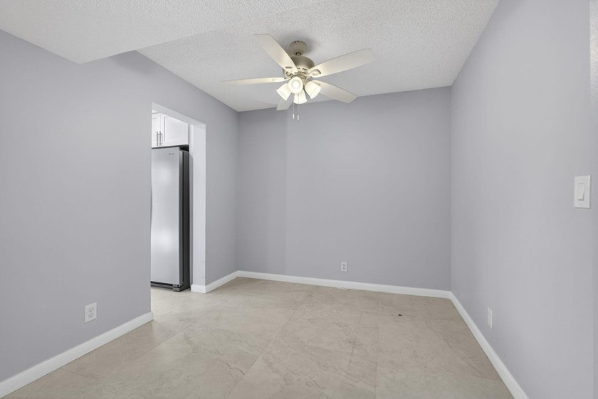Beautifully remodeled, turnkey 2nd-floor condo in the highly - photo 24