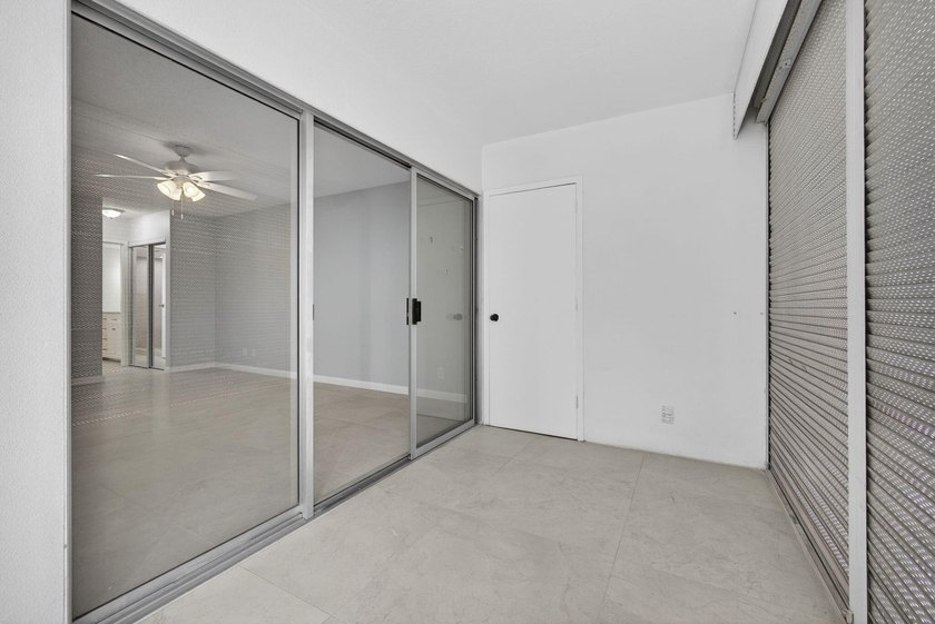 Beautifully remodeled, turnkey 2nd-floor condo in the highly - photo 35