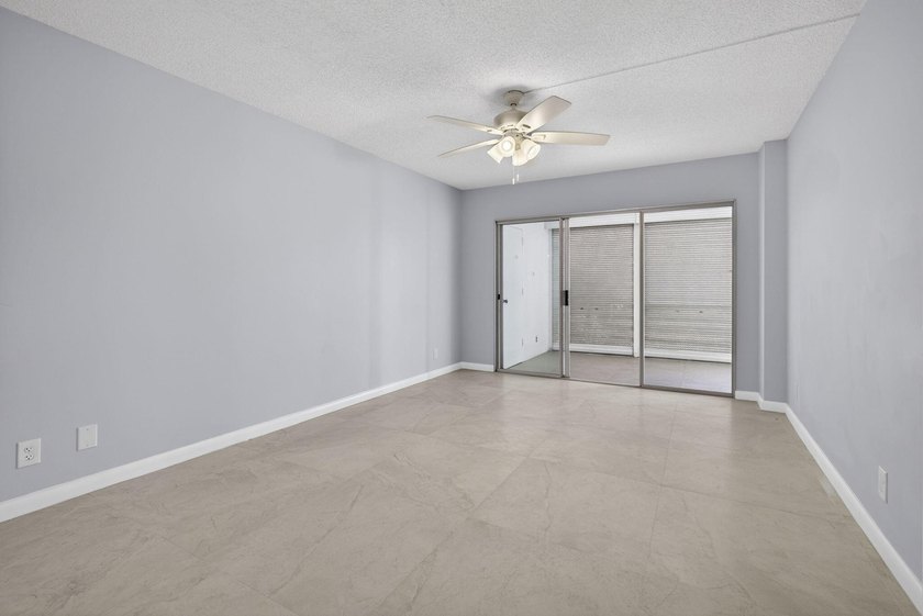 Beautifully remodeled, turnkey 2nd-floor condo in the highly - photo 39