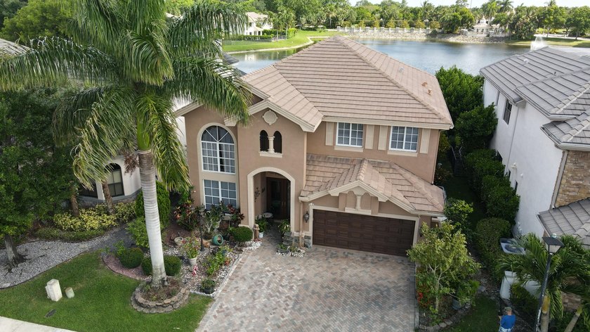 Welcome to one of the most impressive lakefront properties in - photo 43