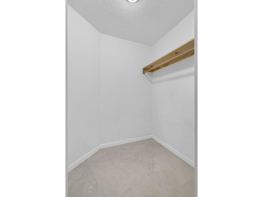 Beautifully remodeled, turnkey 2nd-floor condo in the highly - photo 43