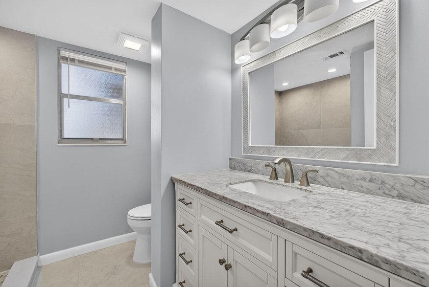 Beautifully remodeled, turnkey 2nd-floor condo in the highly - photo 44