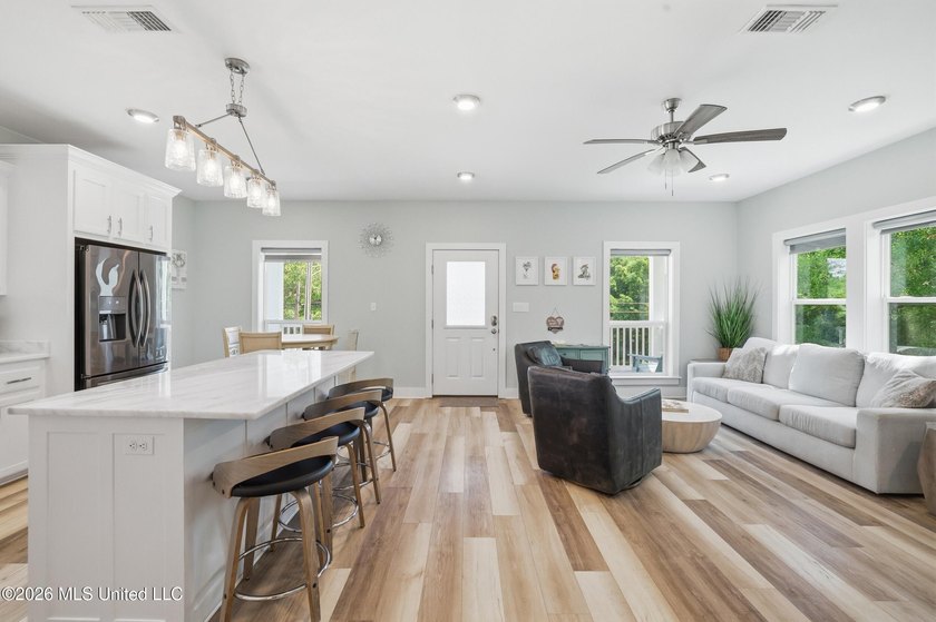 Just 1/2 mile from the beach, this adorable 4-year-young cottage - photo 14