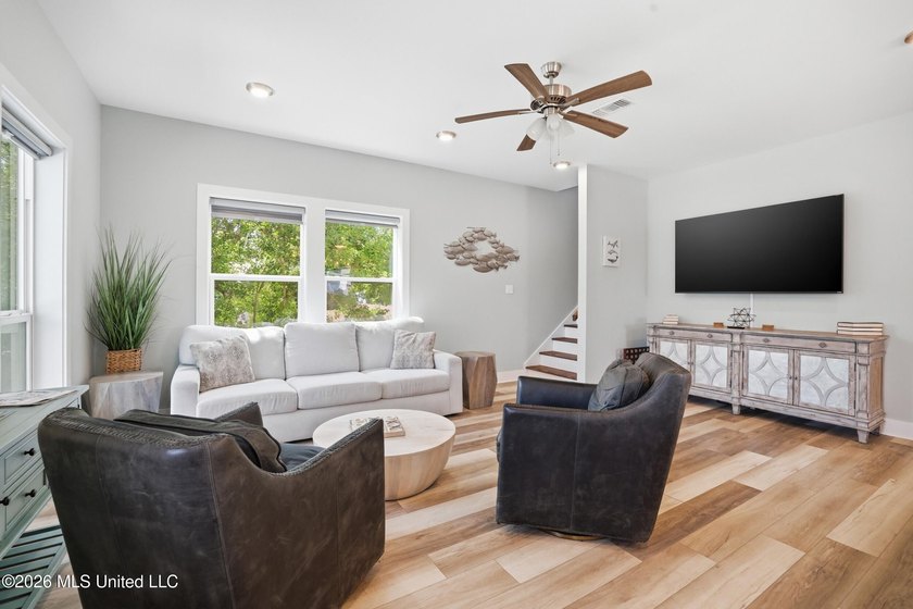 Just 1/2 mile from the beach, this adorable 4-year-young cottage - photo 17