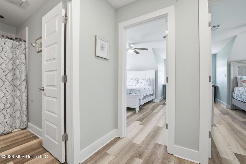 Just 1/2 mile from the beach, this adorable 4-year-young cottage - photo 30