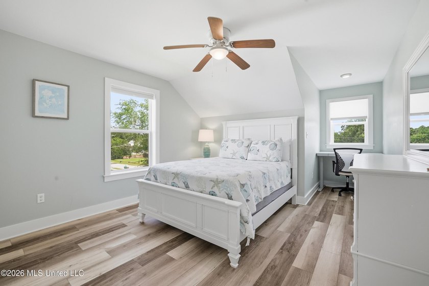 Just 1/2 mile from the beach, this adorable 4-year-young cottage - photo 31
