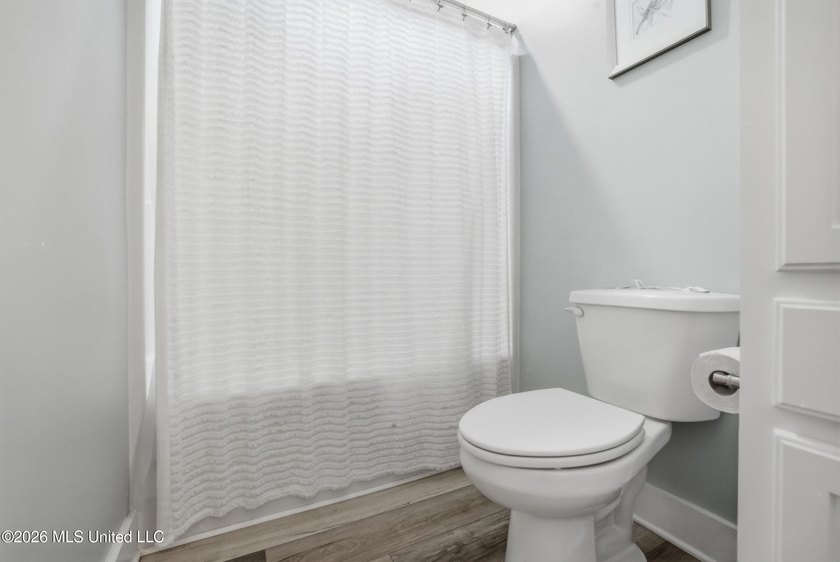 Just 1/2 mile from the beach, this adorable 4-year-young cottage - photo 36