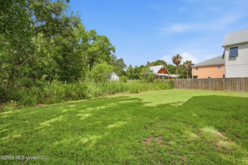 Just 1/2 mile from the beach, this adorable 4-year-young cottage - photo 41